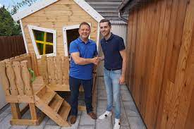 Mark has been unveiled this week as the new brand ambassador for century cues. Leicester Manufacturer To Work With Snooker World Champion Thebusinessdesk Com