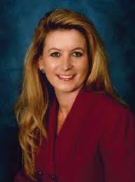 Leona Tracy's Instagram, Twitter & Facebook