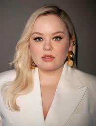 She is beautiful as a blonde but this right here is HER COLOR!!! Something  else entirely 💯🤎♥️ #nicolacoughlan #penelopefeatherington  #blondeshavemorefun #beautiful