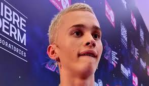 Слушать онлайн и скачать беслпатно все песни испонителя даня милохин. Danya Milohin S Nakrashennymi Nogtyami Stranno Hihikal Pokazyval Yazyk I Skakal Novosti Shou Biznes Dni Ru