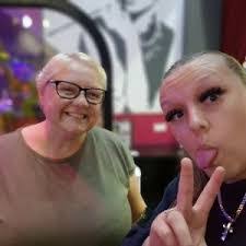 Vicki Marriott's Instagram, Twitter & Facebook