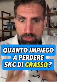 Per perdere un chilogrammo di grasso corporeo è teoricamente necessario un  deficit energetico di circa 7000 kcal, considerando che 1 kg di tessuto  adiposo contiene approssimativamente questa quantità ...