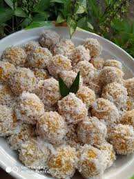 1 cawan sagu putih 2 1/2 cawan air 3/4 cawan gula pasir 1 helai daun pandan disimpul sirap ros (atau pewarna merah) bahan… 1001 Resepi Kuih Muih Tradisional Umie Safiyya Siaran Facebook