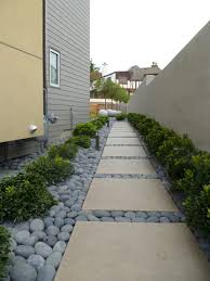 Five design ideas for long, narrow side yards. Diy Side Home Landscaping Design Decoredo