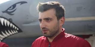 Jun 10, 2021 · selçuk bayraktar'dan cumhuriyet'e fuat oktay tepkisi baykar teknik müdürü selçuk bayraktar, cumhuriyet gazetesi'nin cumhurbaşkanı yardımcısı fuat oktay'ın yerli otomobil ve yerli uçan araba cezeri̇'ye ilişkin açıklamaları ile dalga geçmesine sert tepki gösterdi. Selcuk Bayraktar Odatv Nin Komedi Tadindaki Haberiyle Dalga Gecti