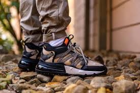 Nike Air Max 270 Bowfin Beige Et Noire On Feet 2 Nike Air Max Air Max 270 Air Max