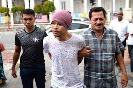 In primo luogo ha guadagnato popolarità mainstream con la sua canzone you're not red. Malaysian Rapper Namewee Detained Over Insulting Islam In Music Video Today
