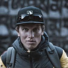 ZWISCHEN HÖHENRAUSCH UND DEMUT: