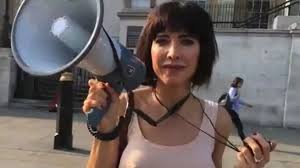 Mirror box artist who allowed complete strangers to fondle her genitals  and breasts in Trafalgar Square arrested - The Mirror