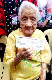 Giving of Cash Award to Taguig Centenarian To exhibit the City of Taguig's  love and appreciation to our lolos and lolas, the Office for Senior  Citizens Affairs handed the P100,000 cash award