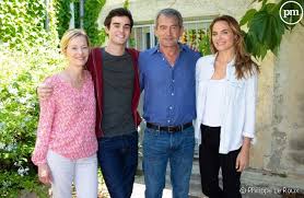 Claire revient dans sa ville natale de montpellier après 17 ans d'absence, avec son fils de 16 ans, théo. Un Si Grand Soleil France 2 Commande 260 Nouveaux Episodes De Son Feuilleton Quotidien Puremedias