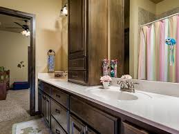 This is as especially helpful set up if you have children or grandchildren who frequently spend the night, as each child or teenager can use the bath without bothering the masters of the house. 10 Stylish And Practical Jack And Jill Bathroom Designs