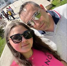 Sfârşit cumplit pentru Marta şi iubitul ei. Cei doi îndrăgostiţi au fost  găsiţi fără suflare într-o Skoda Octavia făcută bucăţi. Maşina a zburat pe  câmp, după un impact devastator cu un Mercedes |