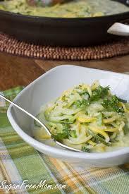 Lightened Up Alfredo Sauce With Zucchini Yellow Squash Noodles In 2020 Recipe Using Zucchini Easy Healthy Lunches Low Carb Pasta