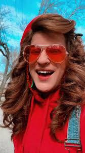 episode 1 of ITS NOT A REAL PROBLEM UNLESS YOU CAN FIX IT WITH A BALLOON.  #monolingual #geesh #MollyBalloons #balloonartist #balloonhacks