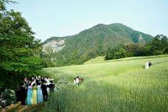 Photos From Won Bin And Lee Na Young S Wedding Revealed For First Time Young Wedding Won Bin Scenic Wedding