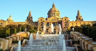 Барселона притягивает туристов своей неповторимой архитектурой, культурными и историческими памятниками, окружающими холмами кольсерона. Dostoprimechatelnosti Ispanii Barselona
