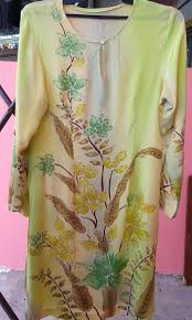 Esy boutique is just 1 of many batik entrepreneur in malaysia. Baju Kurung Moden Batik Sutera Muslimah Fashion Dresses On Carousell