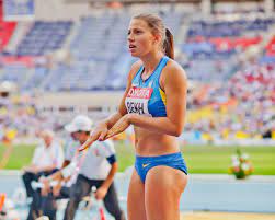 She finished fifth at the 2011 world youth championships, eighth at the 2012 world junior championships. Beh Marina Aleksandrovna Vikipediya