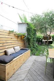 Une Cour Paradisiaque Au Coeur Du Plateau Banquette Jardin Patio Exterieur Amenagement Jardin