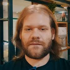 Usgamer has found out that it's possible to change Bayek's hair and beard  at any time after meeting Aya in #ACOrigins. You will have to push the Left  Trigger and the Interaction