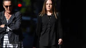 Avustralya'nın sydney kentinde yaşayan 24 yaşındaki monica elizabeth young adlı öğretmen, boş sınıfta 14 yaşındaki öğrencisiyle cinsel ilişkiye girdi. Sydney School Teacher Admits Sex With Boy The West Australian