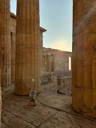 Вид через Пропилеи на Парфенон