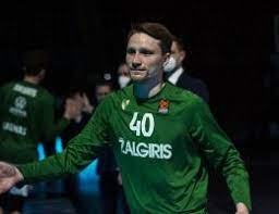 Puteți face clic pe orice jucător din lista de pe pagina echipei și a vedea. Vitorijos Baskonia Kauno Zalgiris 2021 01 29
