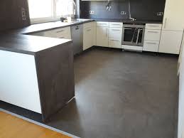 Beton Cire Beschichtung Auf Alte Fliesen Boden Und Wand Und Resopal Arbeitsplatte Bodengestaltung Kuche Renovieren Kuchenboden