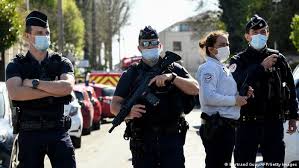April) laufen die fahndungsmaßnahmen der kriminalpolizei coburg weiter auf hochtouren. Wieder Erschuttert Messerattacke Die Franzosen Aktuell Europa Dw 23 04 2021