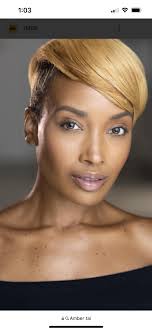 Everbody said post natural photos. Shayla to Amber. Side by side.  😂😂😂stop lieing Shayla eating her up against all men