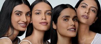 Them shimmer smouldering gloss lids 😍 Featuring the utterly gorgeous  Yasmeen Hashmi for Nadia Farooqui bridal collection ✨ #NABILA #NPRO  #NVISION #NSIGHT #NadiaFarooqui #YasmeenHashmi #AyazAnisPhotography  #MunazzahGodilJewellery