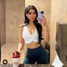 Sssniperwolf body : rSSSniperwolf_Pictures