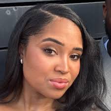 Allie Snow (@alliejsnow)