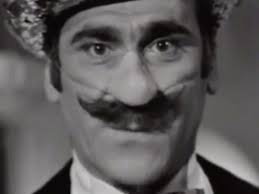 Buon San Valentino con un reel dove Raffaella Carrà balla con il suo  Principe Azzurro nella sigla dell'omonimo show di Raffaella la cui sigla  era "Voglio tutto...soprattutto te" ... non so cos'è