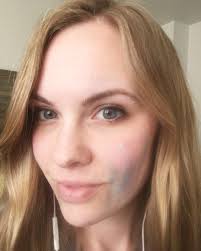 Rae Bartlett's Instagram, Twitter & Facebook