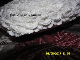 Nel nostro catalogo online trovi cuscini portafedi particolari a punto croce, uncinetto, pizzo, ricamati a mano. Passioni Con Amore Cuscino Portafedi A Forma Di Cuore All Uncinetto Con Rose