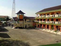 Sekarang waktunya bagi santri dan santriwati untuk mengikuti sekolah diniah atau madrasah. Pesantren Miftahul Ulum Al Islamy Bangkalan Pesantren Laduni Id