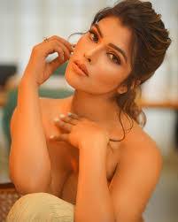 Mahima Gupta's Instagram, Twitter & Facebook