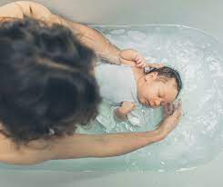 Using a washcloth or baby bath sponge, wash the face and hair. How Do I Give Baby S First Bath Doulas Of Pg County