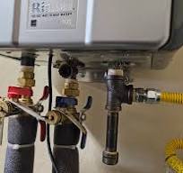 Chauffe-eau sous évier ou pompe de recirculation d'eau ...