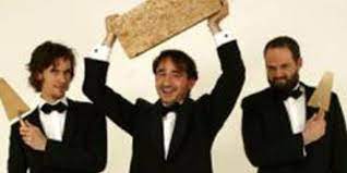 Centra gerard, despeja como puede donnarumma ante morata, le cae a llorente y su chut lo saca bonucci. Les Gerard De La Tele En Clair Sur La Tnt