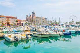 Raphael resort & marina is a luxurious seafront hotel which is surrounded by picturesque landscaped gardens with tropical palm trees and plants. Saint Raphael Touristeninformation Fur Einen Top Urlaub