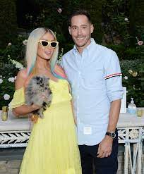 Sep 14, 2020 · carter reum is a tech startup entrepreneur and is now engaged to paris hilton.the heiress shared the news of their engagement on february 17 on instagram with a video that showed reum getting down. Who Is Paris Hilton S Fiance Carter Reum
