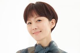 Yum Jung Ah تتحدث عن ردود الفعل المتعلقة بنهاية دراما Sky Castle وتعليم أطفالها والمزيد Kdrama Stars 1