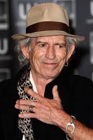 Keith backstage in '78, under Bo Diddley's watch. 📸 Lynn Goldsmith.