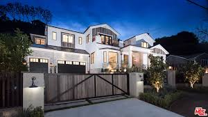 2333 Mandeville Canyon Rd Los Angeles Ca 90049 Mls 19441046 Zillow Burbank Homes Malibu Homes Los Angeles Real Estate