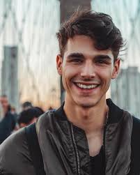 Oliver Lin (olivereee)