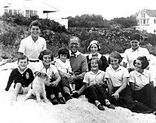 In 1993, courtney married paul michael. Robert F Kennedy Wikipedia