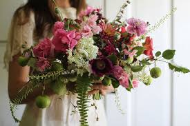 Amy merrick's on flowers (artisan) is full of the lush, poetic arrangements and pictures that made her an early lnstagram star. Amy Merrick Flowers Rojo Robin